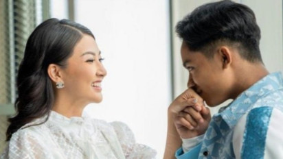 Sambil Pegang Tangan, Betrand Peto Beranikan Diri Bilang Serius Soal ini Pada Sarwendah: Aku Mau Ngomong sama Bunda…