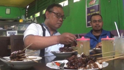 Mencicipi Sate dan Kikil Kambing Muda Legendaris Pak Dul di Jombang
