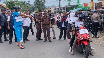 ​Rekonstruksi Polisi Tembak Pelajar, Duel Antar Kelompok dan Ayunkan Celurit Diperagakan