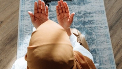 Doa Mohon Dijauhkan dari Kesulitan di Tahun 2025, Ustaz Khalid Basalamah Sarankan Baca Ini