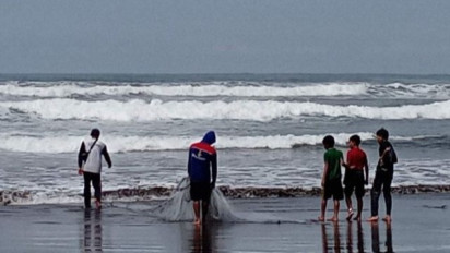 Peringatan BMKG, Waspada Gelombang Tinggi di Laut Selatan Jawa 1-4 Januari 2025