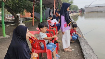 Area Pemancingan di Kalanganyar Sedati Sidoarjo Dipenuhi Warga di Hari Pertama Tahun 2025