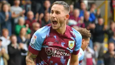 Kapten Burnley, Josh Brownhill meluruskan soal rumor punya darah Malaysia dan naturalisasi.