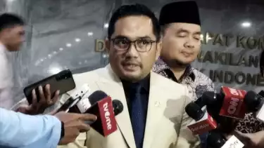 Ketua Komisi II DPR RI Rifqinizamy Karsayuda di Kompleks Parlemen, Jakarta.
