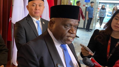 Natalius Pigai Balas DPR Usai Dikritik Tak Ada Hasil Kerja