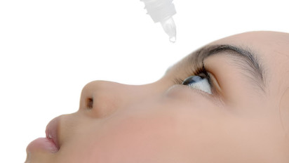 7 Obat Tetes Mata Paling Ampuh untuk Mata Merah dan Kering