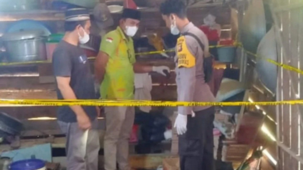 Tragedi Mengerikan di Kalimantan Barat, Anak Tega Habisi Ibu Usai Ditolak Permintaannya
            - galeri foto