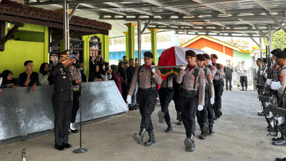 Kisah Pilu Bripka Aditia, Polisi yang Gugur Saat Selamatkan Wisatawan, Pemakamannya Diwarnai Isak Tangis Keluarga