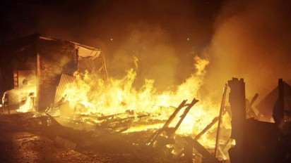 Kebakaran Hebat di Pabrik Bingkai Jakarta Timur, Diduga Dipicu Puntung Rokok