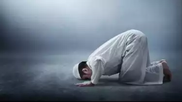 Ilustrasi shalat Subuh di waktu jam 7 pagi