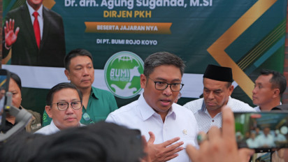 Tekankan Vaksin Berkala, Wamentan Sudaryono Minta Peternak Sapi di Jawa Timur Siaga 1 Hadapi PMK