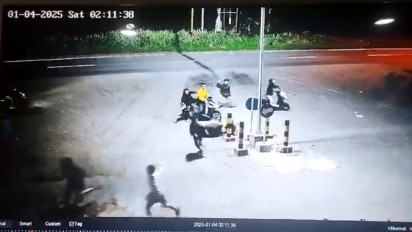 Aksi Pembegalan dengan Senjata Pedang Terekam CCTV