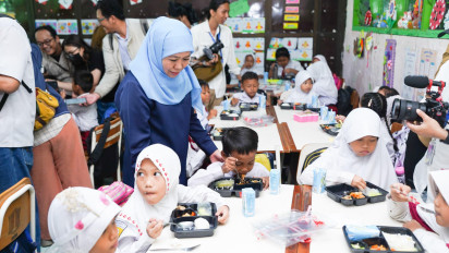 Khofifah Usulkan Raudhatul Athfal Ikut Dilibatkan untuk Mendapatkan Program Makan Bergizi Gratis