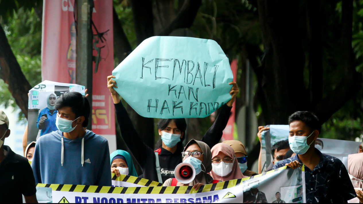 Tertipu Investasi Bodong Join Noop, Puluhan Orang Desak Polisi Tangkap Bos Noop
            - galeri foto