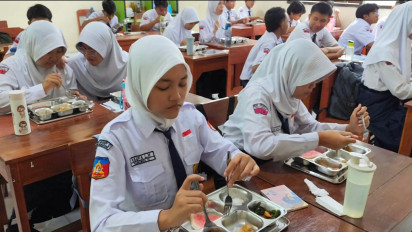 Kepala Kantor Komunikasi Kepresidenan Respon Hilangnya Menu Susu dalamProgram Makan Bergizi Gratis