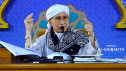 Sedang Shalat Tanpa Sengaja Masih Ada Sisa Makanan di Mulut, Sebaiknya Ditelan atau Tidak? Ternyata Buya Yahya Tegaskan…