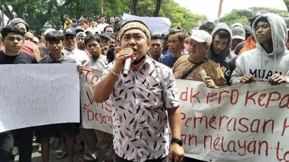 Tolak Penggunaan VMS, Ratusan Nelayan Di Sinjai Seruduk DPRD