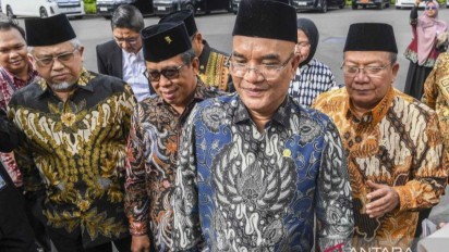 Wacana Pemerintah Arab Saudi Batasi Peserta Haji Maksimal 90 Tahun, DPR: Segera Bangun Lobi!