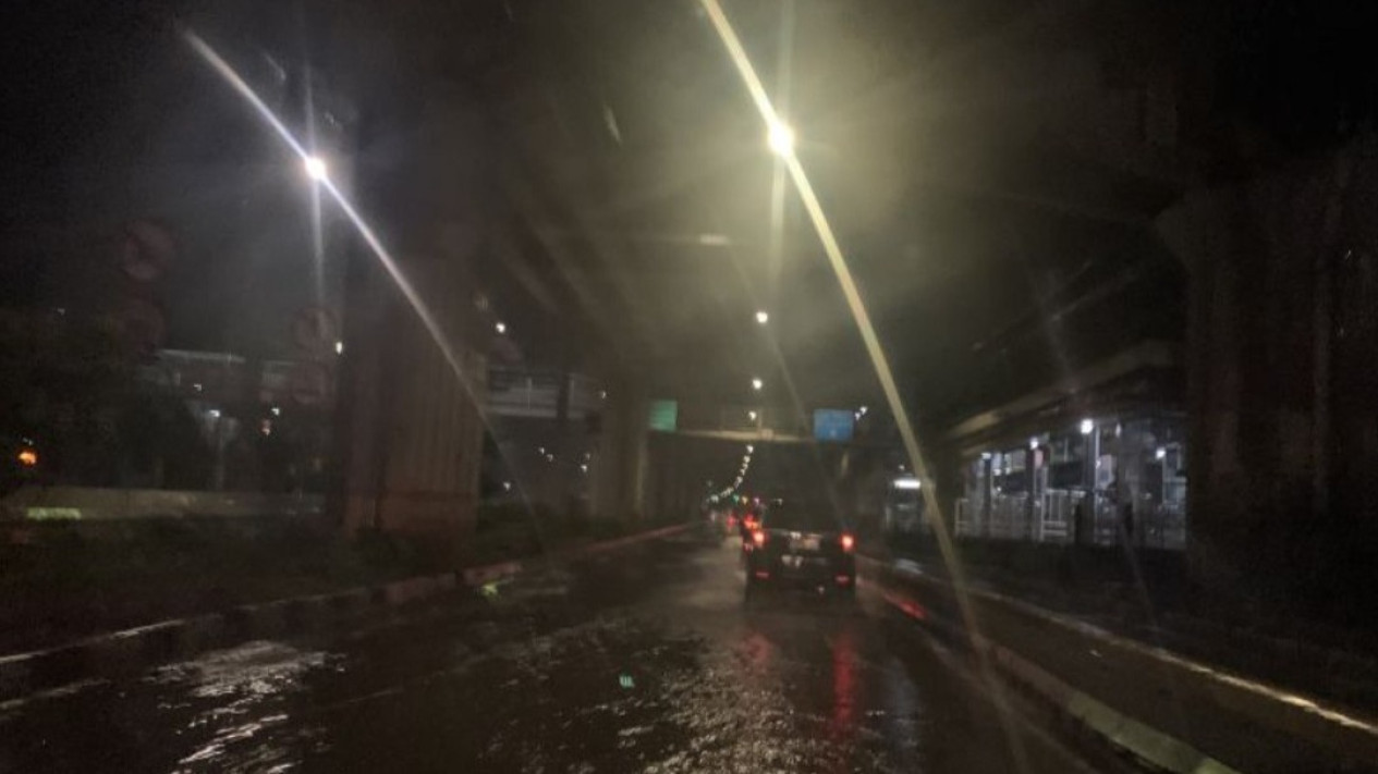 BPBD: Satu RT dan Jalan Terendam Banjir Akibat Hujan di Jakarta
            - galeri foto