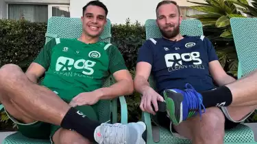 Pemain Keturunan Indonesia di Belanda, Joey Pelupessy (kiri)