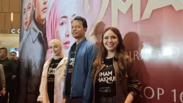 Aktris Amanda Manopo dan dua pemeran Film 1 Imam 2 Makmum dalam konferensi pers di Jakarta Selatan