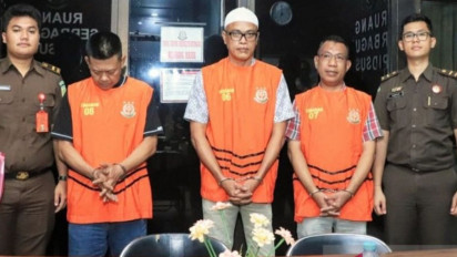 Jaksa Terima Penyerahan Tersangka Dugaan Korupsi Alkes Dinkes Buru