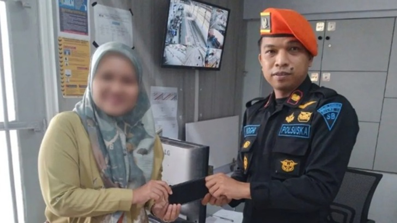 KAI Berhasil Amankan 9.348 Barang Tertinggal yang Diestimasikan Senilai Rp14 Miliar di Tahun 2024
            - galeri foto