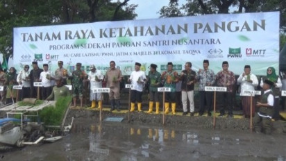 Tanam Raya Padi PWNU Jatim Canangkan Gerakan Sedekah Pangan Santri Nusantara