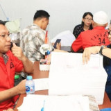 Diduga Korupsi Dana Alkes Dinkes Buru, Tiga Tersangka dan Barang Bukti Diserahkan ke Kejati Maluku