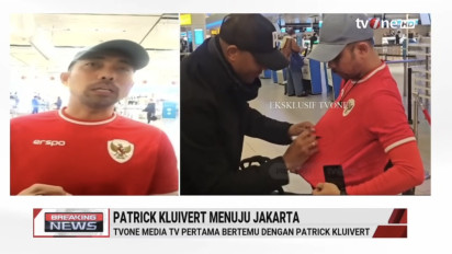 Momen Suporter Timnas Indonesia Todong Patrick Kluivert di Bandara Schophel Terekam Kamera, Sebut Suksesor Shin Tae-yong Ini ...
