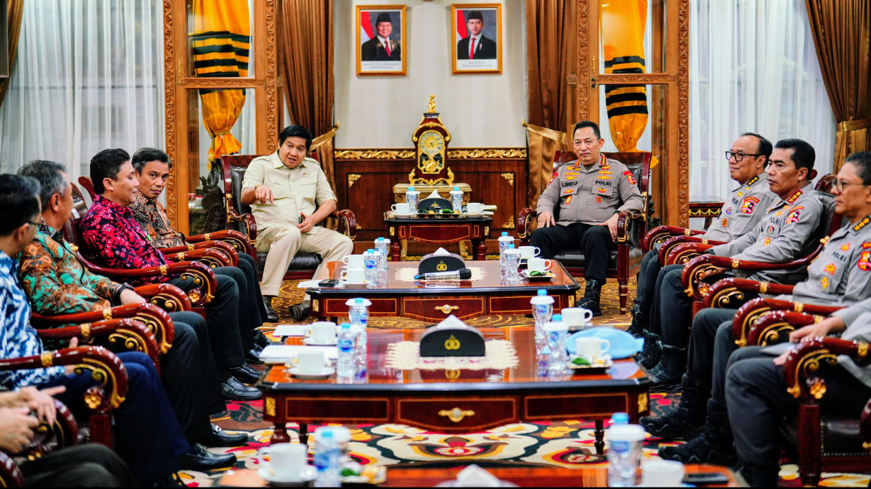 Bertemu Maruarar Sirait, Kapolri Jenderal Listyo Janji Dukung Program 3 Juta Rumah
            - galeri foto