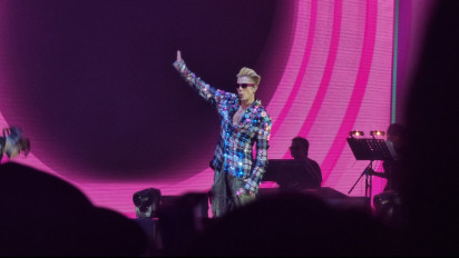 Aaron Kwok Berhasil Hipnotis Penggemar, ICONIC Jadi Konser Debut Raja Langit Hong Kong di Indonesia