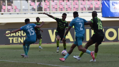 Bung Binder Tertawa Lihat Wasit Persib Vs PSBS Biak, Bisa-bisanya Putuskan yang Tak Ada di Regulasi VAR