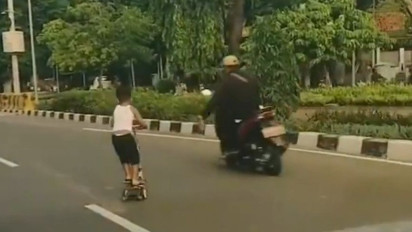 Viral Bocah Main Skuter di Jalan Raya, Aksinya Bikin Histeris Warga