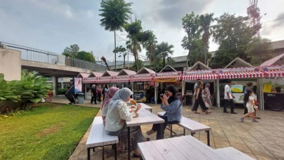 Viral di Media Sosial, Pembuat Konten di Taman Literasi Blok M Diusir Usai Tak Miliki Izin dari Ormas Ini....