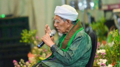 Tolong Baca 4 Amalan ini Seusai Shalat Maghrib agar Cepat Dilimpahkan Rezeki dan Utang Menggunung Beres Kata Mbah Moen
