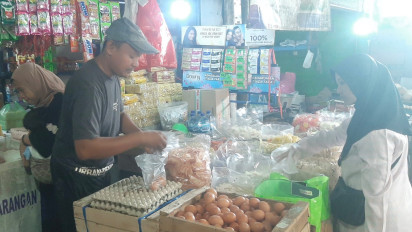 Pedagang Pasar Larangan Keluhkan Kelangkaan Minyak Goreng Kita
