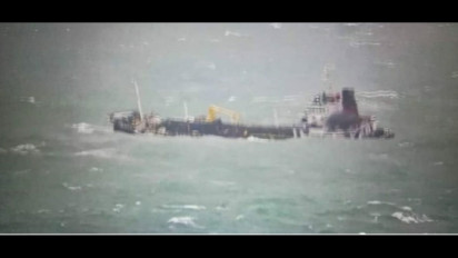 KN Tanjung Datu-301 Selamatkan MT Silver Sincere Yang Tenggelam