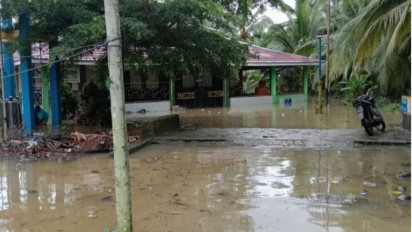 Banjir Rob Terjang Kawasan imur Jambi, 3 Rumah Rusak Berat