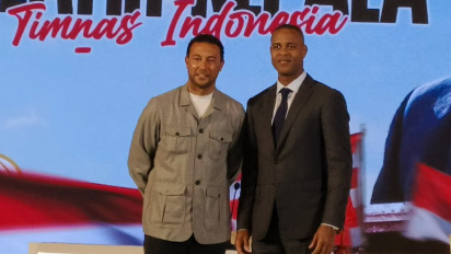Bukan Cuma Keturunan Maluku, Asisten Patrick Kluivert Pelatih Timnas Indonesia, Denny Landzaat Juga Dukung Palestina