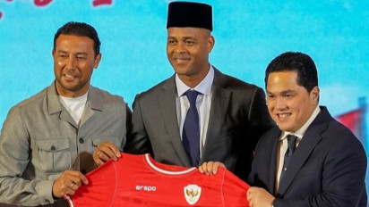 Patrick Kluivert Disorot Netizen Hingga Koh Dennis Bilang Masya Allah, Ternyata Ini Penyebab Pelatih Baru Timnas Indonesia Itu Pakai Peci