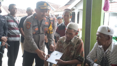 Ledakan Rumah Polisi di Mojokerto Tewaskan Dua Korban, Polres Berikan Santunan