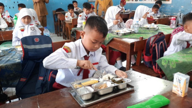 Penyaluran Makanan Bergizi Gratis di Pamekasan Molor 1 Minggu