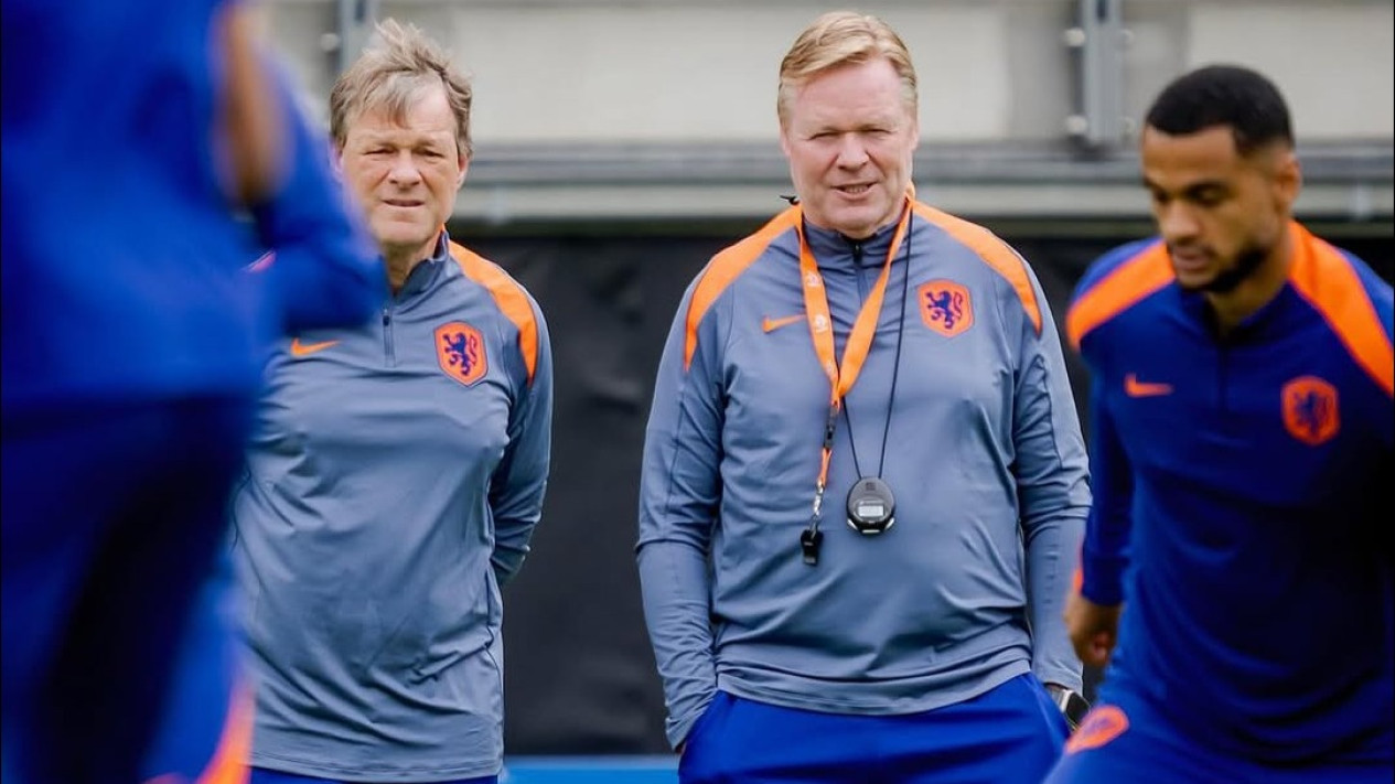 Pelatih Timnas Belanda Tak Mau Gelandang Keturunan Indonesia Ini sampai Dibajak, Minta Federasi Tim Oranje Buat Amankan Posisinya
            - galeri foto