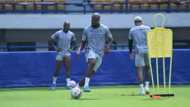 Mantan pemain Persib Bandung, Gervane Kastaneer