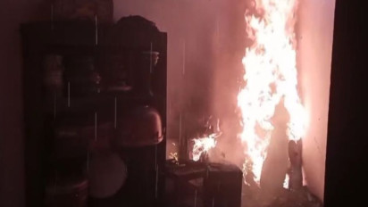 Gulkarmat Jaktim Kerahkan 40 Personel Tangani Kebakaran di SMPN 188