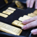 Goldprice Anjlok Tajam, Emas dan Perak Tertekan Usai Dolar AS Menguat