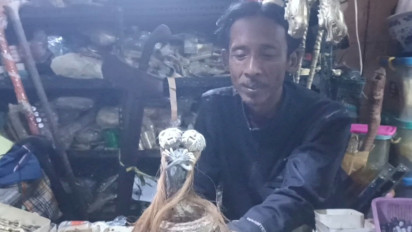 Toko Alat Perdukunan di Surabaya Jual Barang Unik, Diminati Pembeli dari Berbagai Daerah