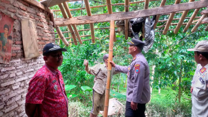 Gempa di Jember Akibatkan Rumah Ambruk