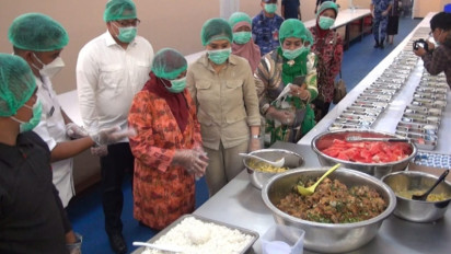 Wamen PPPA Veronica Tan Tinjau Program Makan Bergizi Gratis di Malang